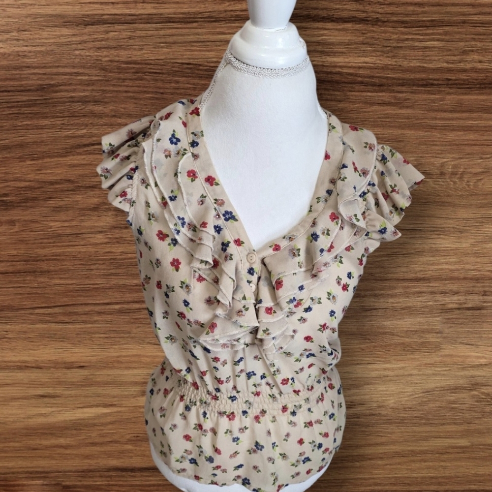 🌹 Body Central Floral Ruffle Blouse - Cream